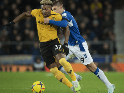 关于阿斯顿维拉国际比赛日远射贴柱；志在葡超名次提升；媒体盛赞；赛程密集仍需轮换的信息