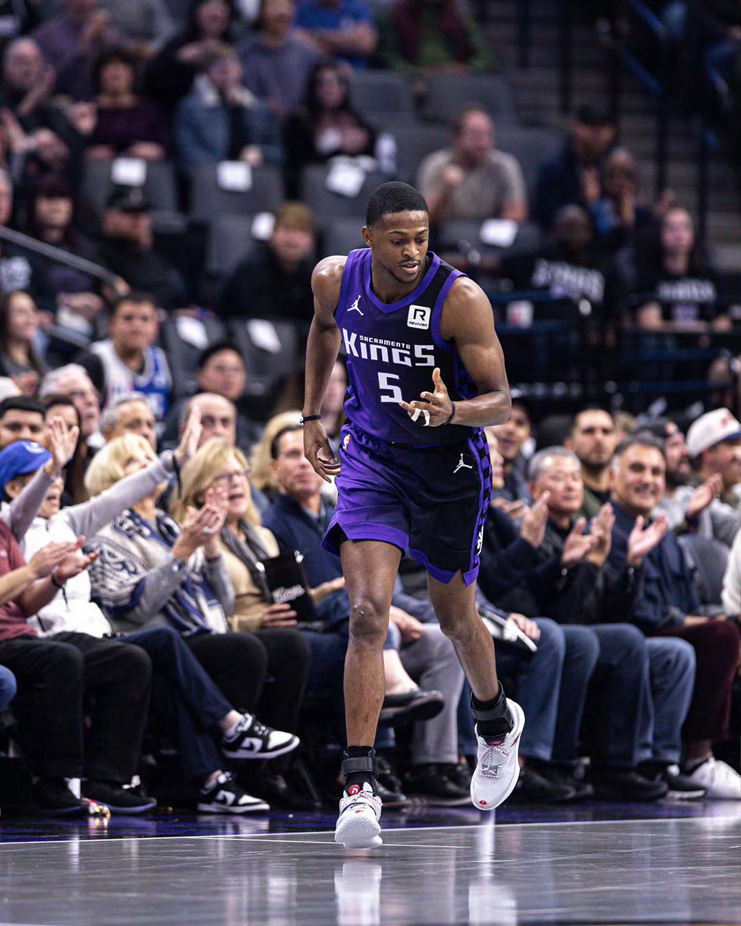 包含萨克拉门托国王发布备战花絮，国际比赛日复出首秀，NBA常规赛任务艰巨，控场能力受关注的词条